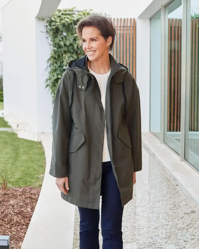 Cotton Traders Women's Showerproof Parka Jacket in Green, 100% Polyester