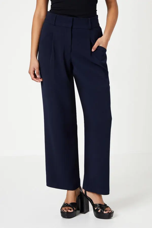 Petite Wide Leg Relaxed Trouser