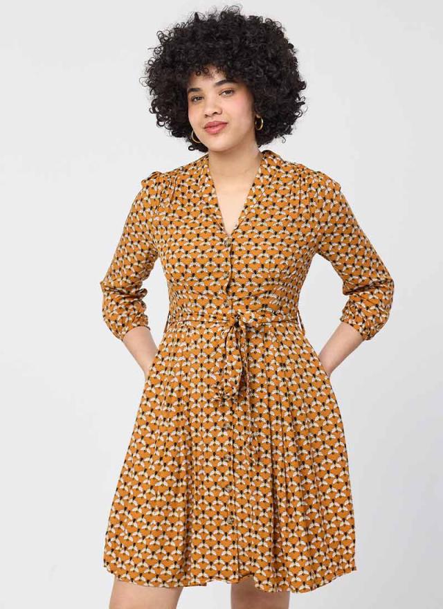 Joanie Clothing Barbara Bee Print Button