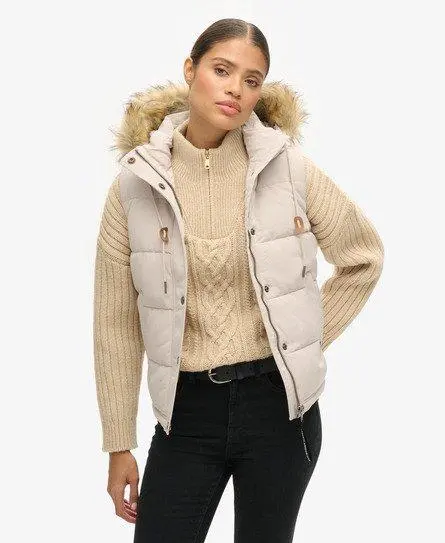 Superdry Women's Everest Faux Fur Puffer Gilet Beige / Chateau Gray - 