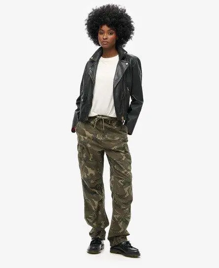 Superdry Women's Low Rise Parachute Cargo Pants Green / Outline Camo - 