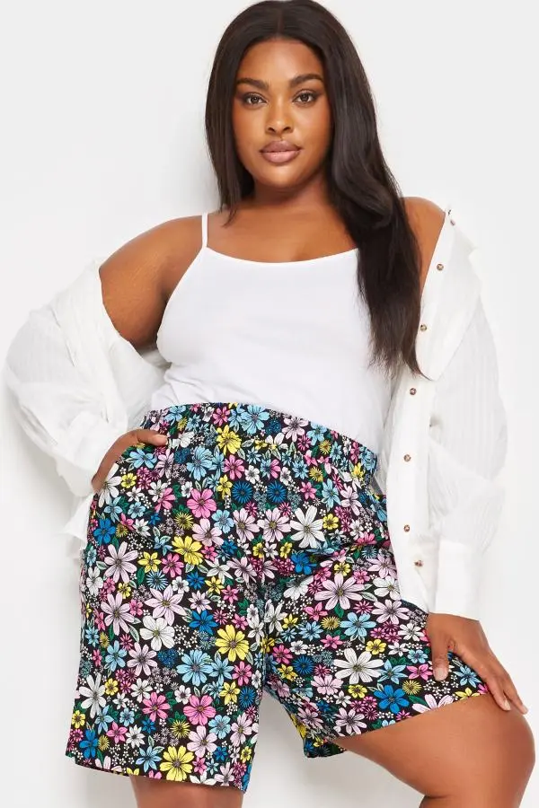 Yours Curve Black Ditsy Floral Print Woven Shorts, Women's Curve & Plus Size, Yours